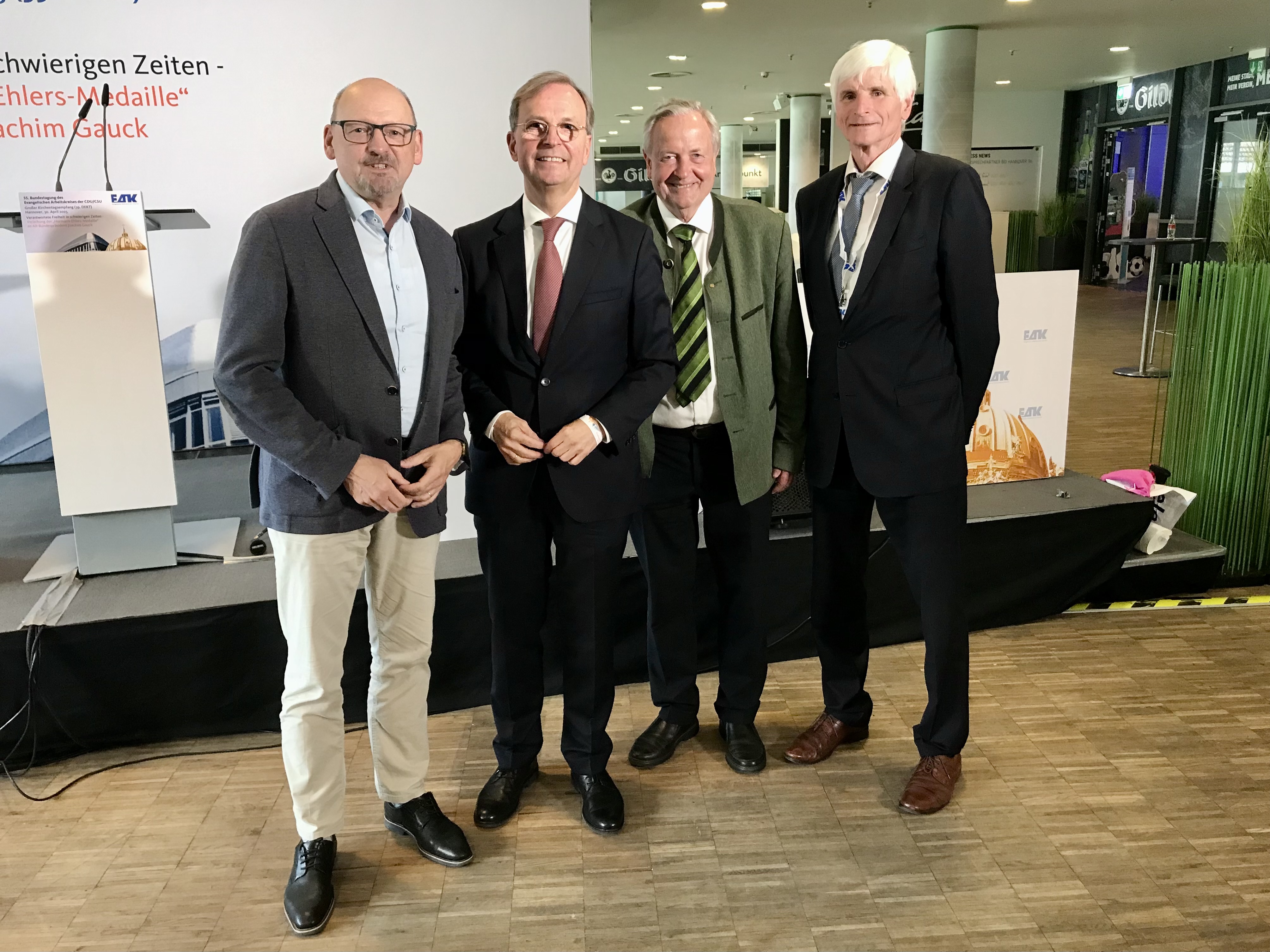 v.l.n.r.: Volker Heerdegen, Thomas Rachel (Bundesvorsitzender des EAK und Beauftragter der Bundesregierung fr Religions- und Weltanschau-ungsfreiheit), Dr. Ulrich Born, Johannes Selle